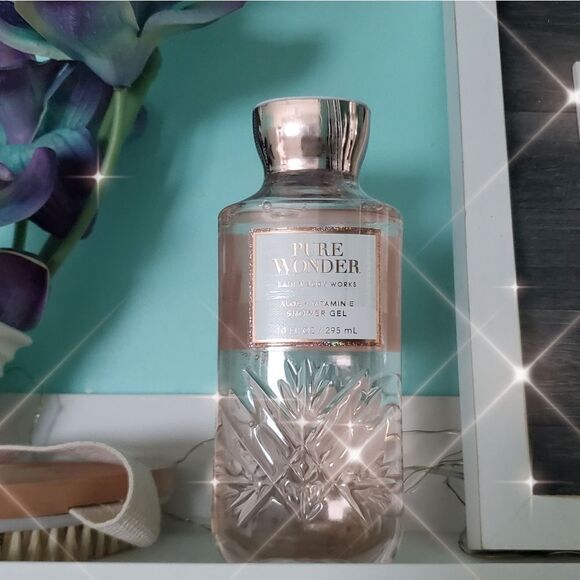 Bath and Body Works Pure Wonder Body Wash - Picture 2 of 5